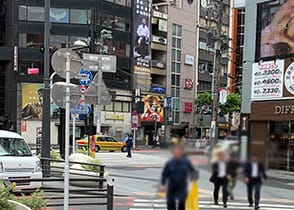 Cross the street toward Shibuya at the Roppongi Intersection. 